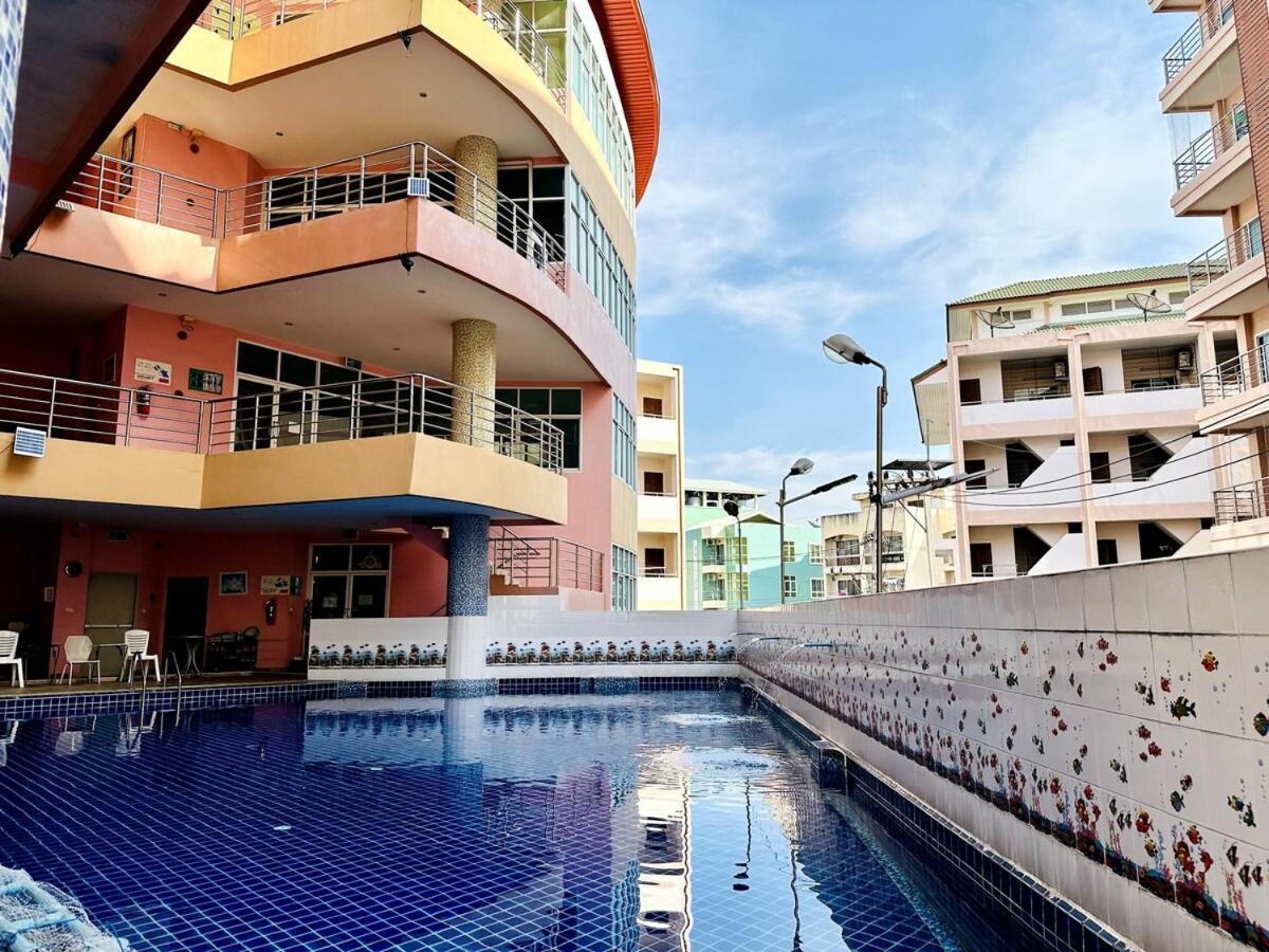 Wisdom Burg Bangsaen, Pool, Gym Aparthotel Ban Rong Khoei Exterior foto
